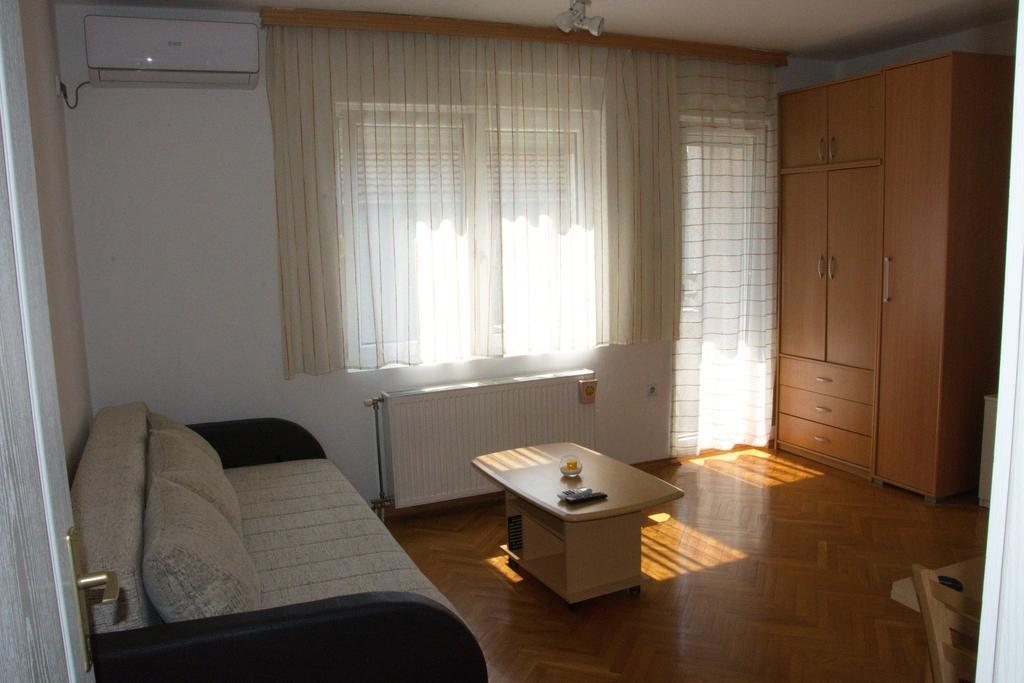 Studio Apartment In Novi Sad Center Exterior foto